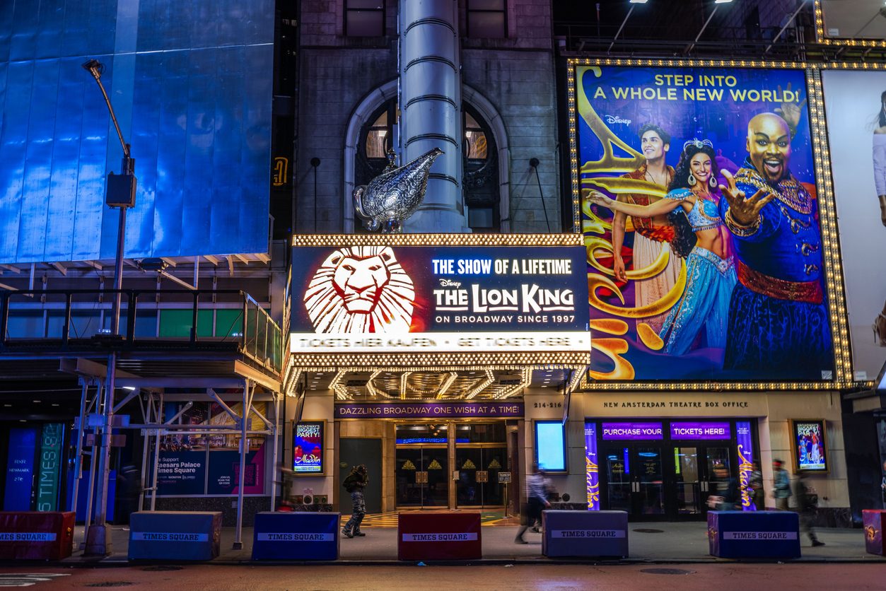 Comment acheter des billets de Broadway : Le guide complet pour l'Orchestre, le Mezzanine et le Balcon (2026)